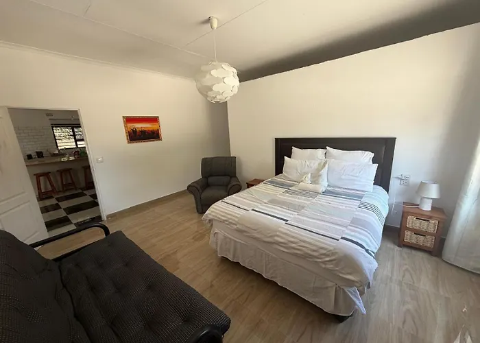 Jacobsen Bungalow In Maun, Boronyane